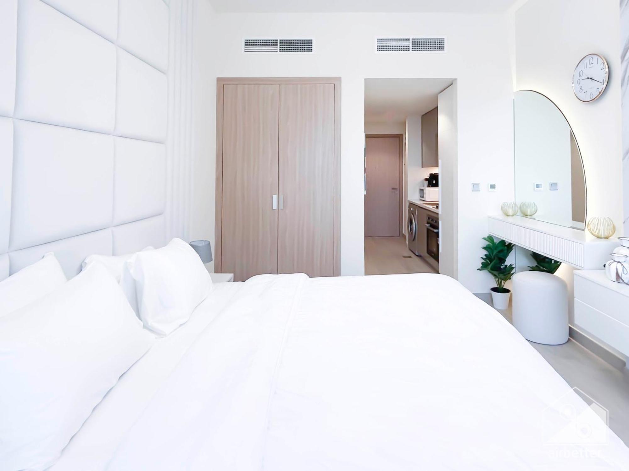 Charming Azizi Rivera With Balcony Apartment Dubai